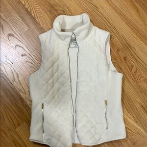 Abercrombie and Fitch quilted ivory vest EUC sizeM